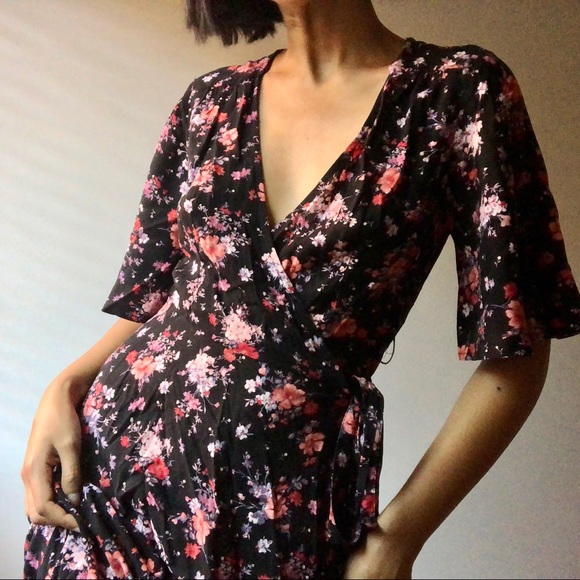 BOGOFREE Floral Wrap Dress - Picture 3 of 5